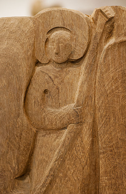 Detailansicht geschnitzte Figur Heiliger Georg in Kambala-Holz
