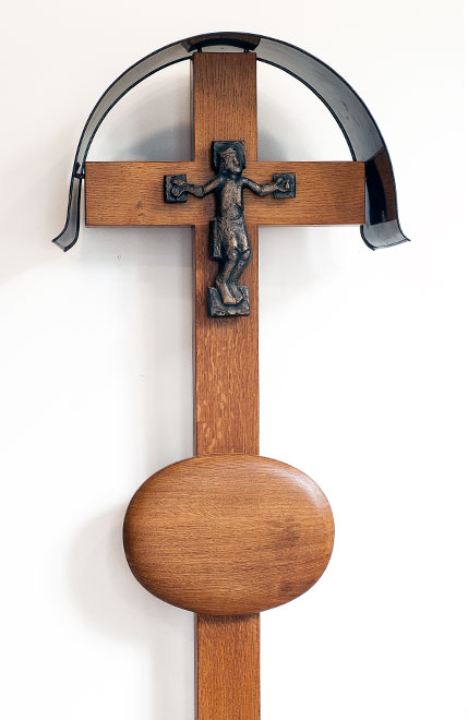 Holzkreuz aus Eiche mit Christus aus Bronze